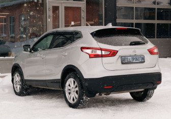 Подержанный автомобиль Nissan Qashqai 2017 года (7 фото)