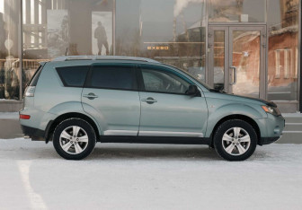 Подержанный автомобиль Mitsubishi Outlander 2006 года (4 фото)