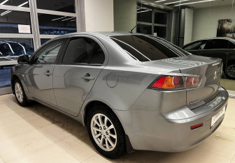 Подержанный автомобиль Mitsubishi Lancer Sedan 2013 года (7 фото)