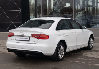 Подержанный автомобиль Audi A4 Sedan 2012 года (5 фото)