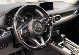 Подержанный автомобиль Mazda CX-5 2018 года (11 фото)