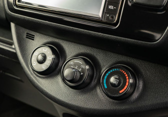 Подержанный автомобиль Toyota Vitz 2019 года (15 фото)