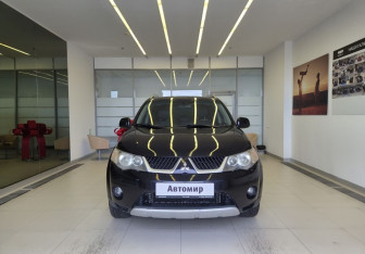 Подержанный автомобиль Mitsubishi Outlander 2008 года (2 фото)