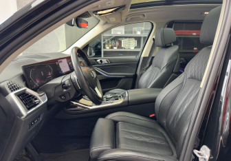 Подержанный автомобиль BMW X7 2023 года (13 фото)