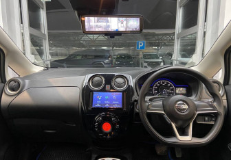 Подержанный автомобиль Nissan Note 2019 года (10 фото)