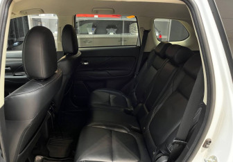 Подержанный автомобиль Mitsubishi Outlander 2021 года (13 фото)