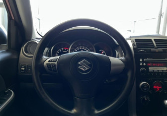 Подержанный автомобиль Suzuki Grand Vitara 2009 года (12 фото)