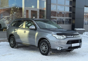 Подержанный автомобиль Mitsubishi Outlander 2012 года (3 фото)