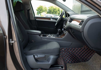 Подержанный автомобиль Volkswagen Touareg 2013 года (19 фото)