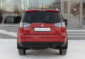 Подержанный автомобиль Mitsubishi Outlander 2007 года (6 фото)