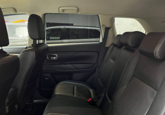 Подержанный автомобиль Mitsubishi Outlander 2013 года (19 фото)