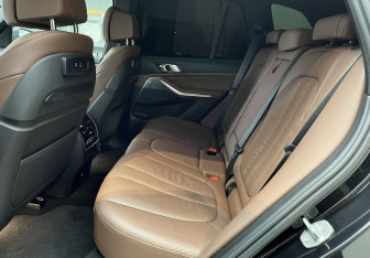 Подержанный автомобиль BMW X5 2019 года (16 фото)