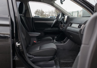 Подержанный автомобиль Mitsubishi Outlander 2015 года (21 фото)