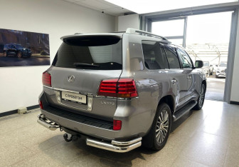 Подержанный автомобиль Lexus LX 2008 года (5 фото)