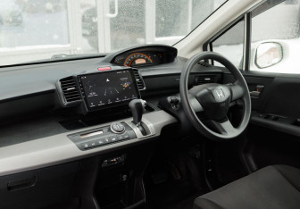 Подержанный автомобиль Honda Freed 2010 года (10 фото)