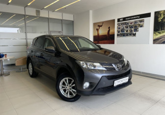 Подержанный автомобиль Toyota RAV4 2013 года (3 фото)