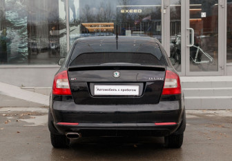 Подержанный автомобиль Skoda Octavia Liftback 2011 года (6 фото)