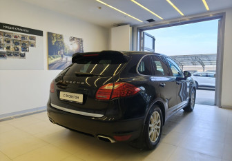 Подержанный автомобиль Porsche Cayenne 2012 года (4 фото)