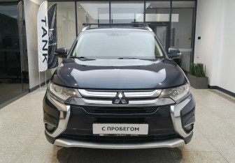 Подержанный автомобиль Mitsubishi Outlander 2016 года (3 фото)