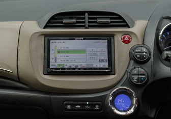 Подержанный автомобиль Honda Fit Shuttle 2012 года (14 фото)