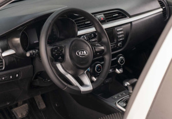 Подержанный автомобиль Kia Rio Hatchback 2019 года (11 фото)