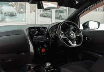 Подержанный автомобиль Nissan Note 2019 года (10 фото)