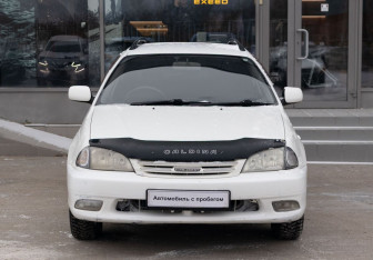 Подержанный автомобиль Toyota Caldina 2000 года (2 фото)