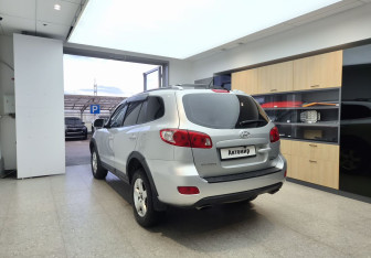 Подержанный автомобиль Hyundai Santa Fe 2008 года (6 фото)