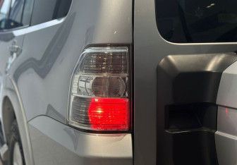 Подержанный автомобиль Mitsubishi Pajero 2011 года (10 фото)