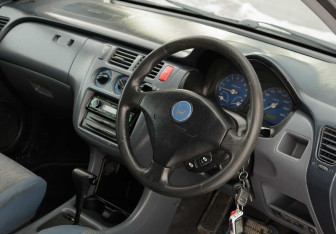 Подержанный автомобиль Honda HR-V 1998 года (10 фото)