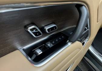 Подержанный автомобиль Land Rover Range Rover 2023 года (19 фото)