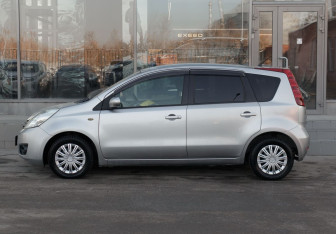 Подержанный автомобиль Nissan Note 2008 года (8 фото)