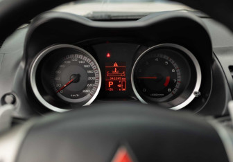 Подержанный автомобиль Mitsubishi Lancer Hatchback 2008 года (13 фото)