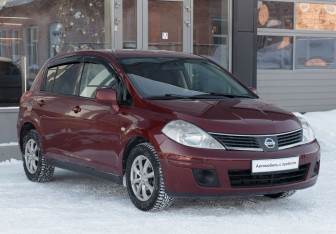 Подержанный автомобиль Nissan Tiida Hatchback 2007 года (3 фото)