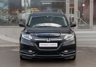 Подержанный автомобиль Honda Vezel 2014 года (2 фото)