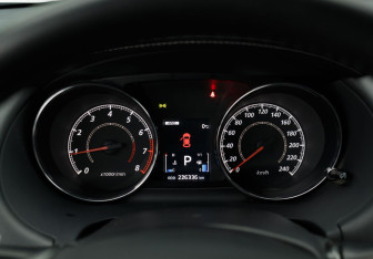 Подержанный автомобиль Citroen C-Crosser 2012 года (13 фото)