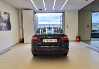 Подержанный автомобиль Ford Focus Sedan 2011 года (5 фото)