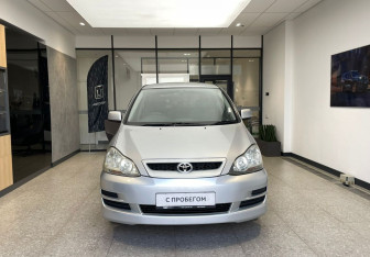 Подержанный автомобиль Toyota Ipsum 2005 года (3 фото)