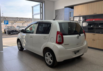 Подержанный автомобиль Toyota Passo 2015 года (7 фото)