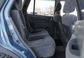 Подержанный автомобиль Hyundai Santa Fe 2002 года (16 фото)
