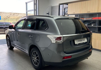Подержанный автомобиль Mitsubishi Outlander 2012 года (6 фото)