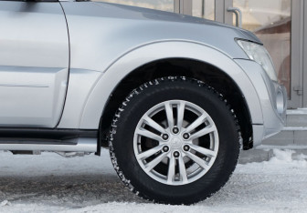 Подержанный автомобиль Mitsubishi Pajero 2011 года (9 фото)