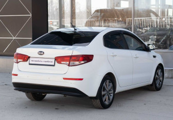Подержанный автомобиль Kia Rio Sedan 2015 года (5 фото)