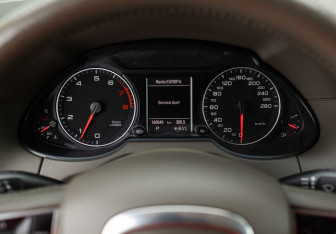 Подержанный автомобиль Audi Q5 2011 года (13 фото)