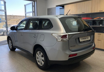 Подержанный автомобиль Mitsubishi Outlander 2013 года (7 фото)