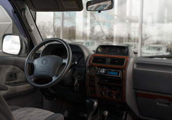 Подержанный автомобиль Toyota Land Cruiser Prado 2000 года (11 фото)