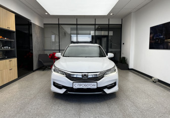 Подержанный автомобиль Honda Accord Sedan 2017 года (2 фото)