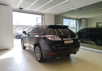 Подержанный автомобиль Lexus RX 2010 года (6 фото)
