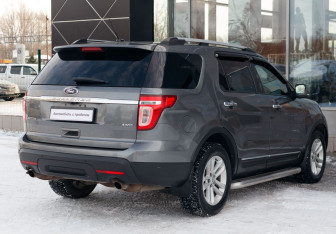Подержанный автомобиль Ford Explorer 2012 года (5 фото)