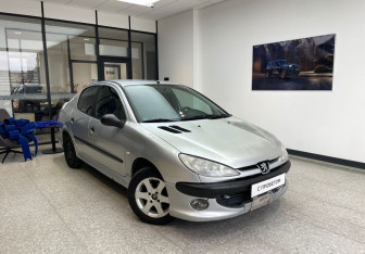 Подержанный автомобиль Peugeot 206 Hatchback 2008 года (3 фото)